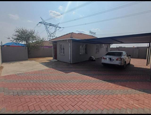 3 BEDROOM HOUSE FOR SALE IN BLUE HILLS